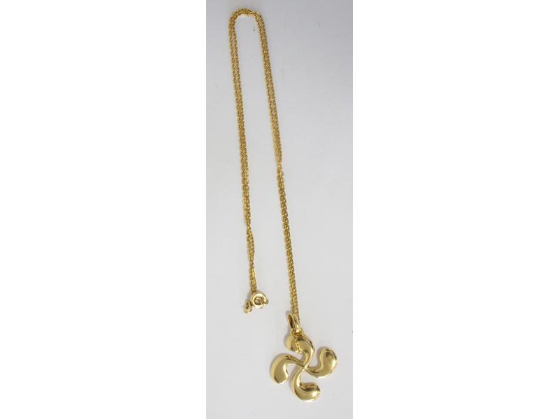 COLLIER en or jaune (750) formé d'un pendentif...