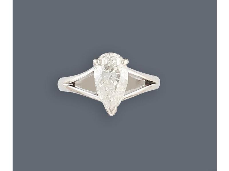 BAGUE en or gris (750) sertie d'un diamant...