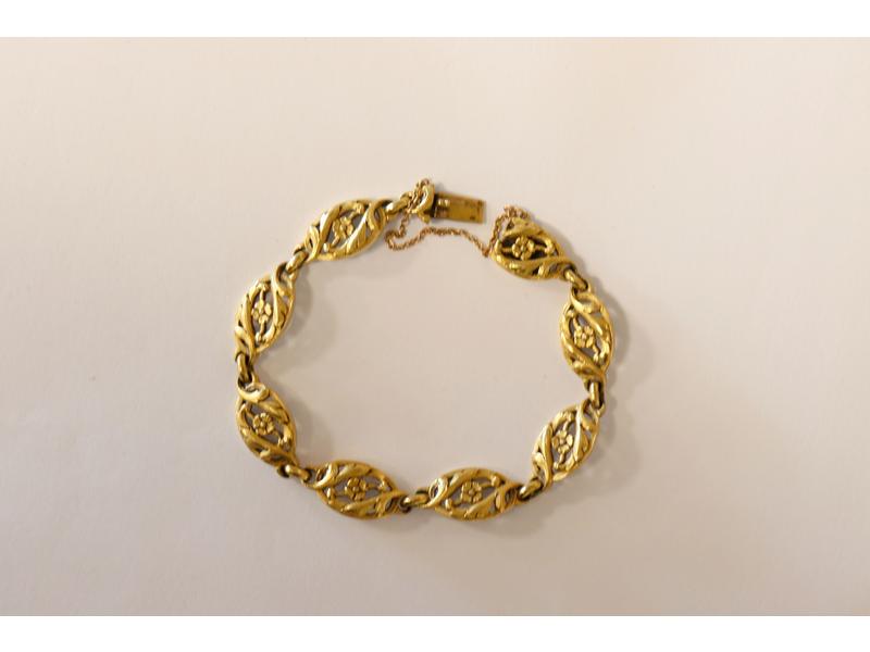 BRACELET en or jaune (750) à huit maillons...