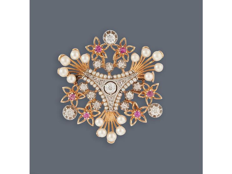 BROCHE ROSACE en or jaune (750) et platine,...