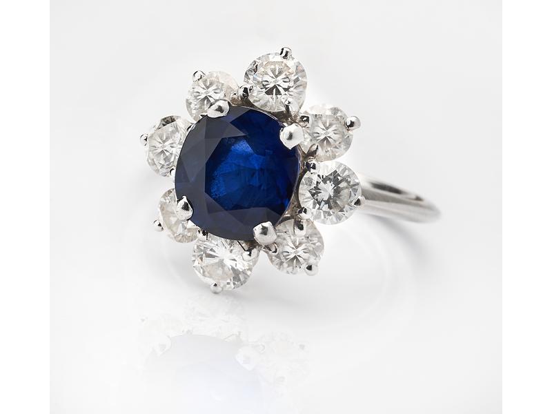 BAGUE type marguerite en or gris (750) et...