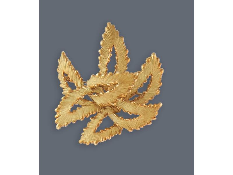 BROCHE en or jaune et vert (750) à motif...