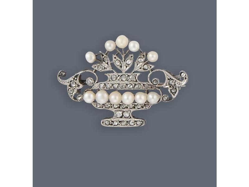 BROCHE en or jaune (750) et argent (925)...