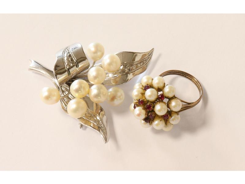 BROCHE en argent (probablement 925) en forme...