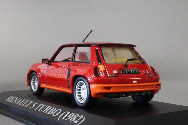 La Peugeot 205 GTI rouge en miniature de Solido au 1/43e