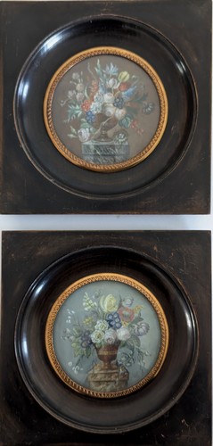 PAIRE DE MINIATURES rondes gouachées représentant...