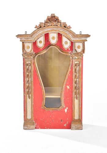 VITRINE rectangulaire en bois sculpté, doré...