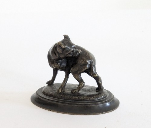 PETITE SCULPTURE en bronze patiné et ciselé...