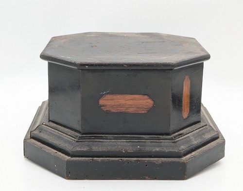 SOCLE octogonale en bois noirci. Style Louis...