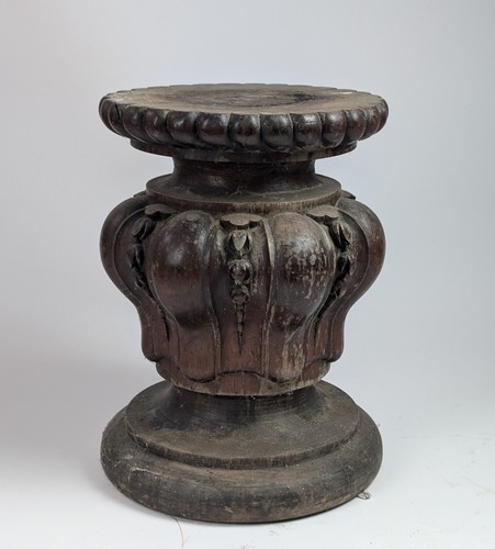 SELETTE BALUSTRE en chêne sculpté de godrons...