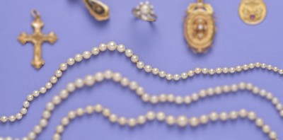 COLLIER de perles de culture en chute. Fermoir...