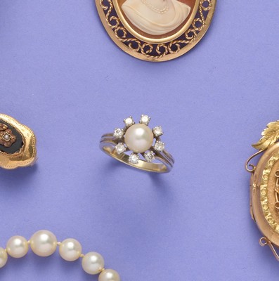 BAGUE FLEUR en or gris (750), perle de culture...