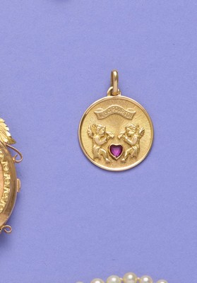 MÉDAILLE circulaire en or (750) à décor de...