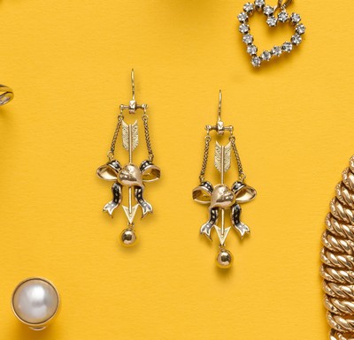PAIRE DE PENDANTS D'OREILLES en or (750)...