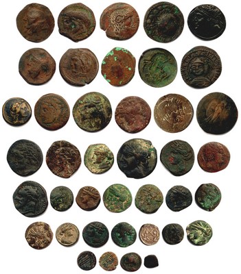 LOT de 39 monnaies grecques en bronze de...