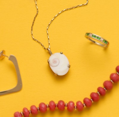 CHAÎNE et PENDENTIF en or (750) avec œil...