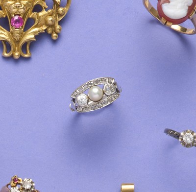 BAGUE ART DECO en platine (850) sertie de...