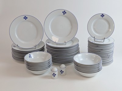 SERVICE DE TABLE en porcelaine blanche de...