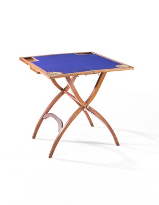 TABLE A JEU en acajou et placage d'acajou,...