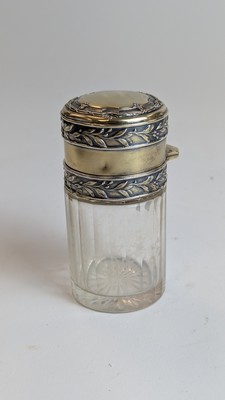 DEUX FLACONS A SEL de forme cylindrique en...