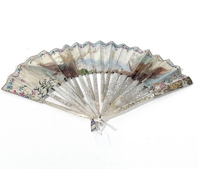 ÉVENTAIL de type plié en nacre à double demi-feuille...