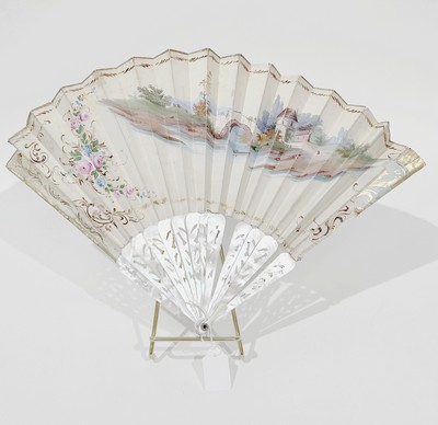 ÉVENTAIL de type plié en nacre à double feuille...