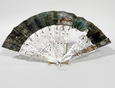 ÉVENTAIL de type plié en nacre à double feuille...