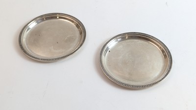 PAIRE DE DESSOUS-DE-BOUTEILLES en argent...