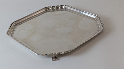 CENTRE DE TABLE de forme carrée à pans coupés...