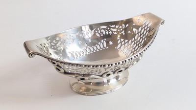 PETITE CORBEILLE oblongue sur piédouche en...