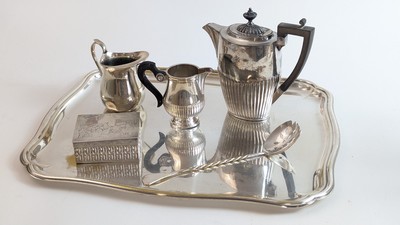 LOT en métal argenté divers comprenant :...