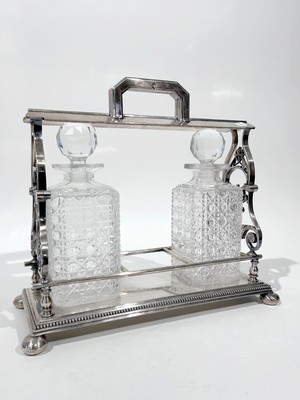 CAVE A LIQUEUR en métal argenté, de forme...