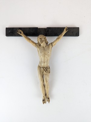 CRUCIFIX avec Christ en ivoire sculpté, la...