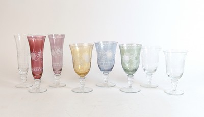 SERVICE DE GRANDS VERRES en cristal incolore...