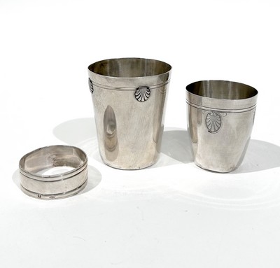 LOT en argent (950) comprenant : une timbale,...