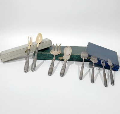 LOT de couverts à manches en argent fourré...