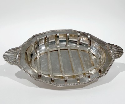 PLAT A ASPERGES en métal argenté de forme...