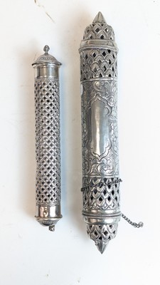 ÉTUI A MEGUILA en argent (800), de forme...