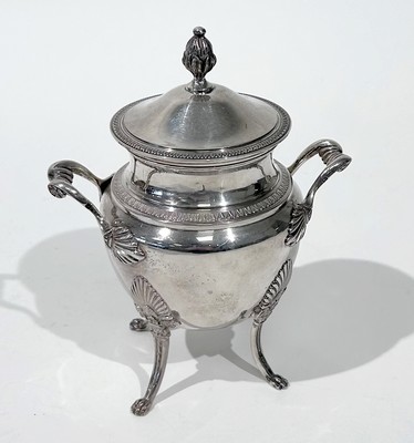 SUCRIER COUVERT de forme balustre en argent...