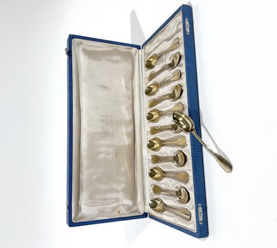 DOUZE CUILLERES A CAFÉ en vermeil (950) modèle...