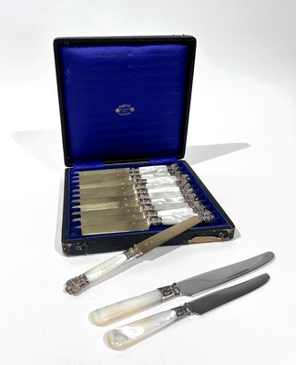 DOUZE COUTEAUX A DESSERT, lames et viroles...