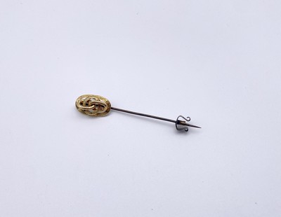 ÉPINGLE DE CRAVATE avec motif en entrelacs...