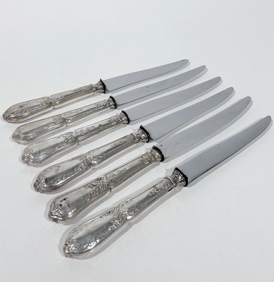 DIX-HUIT GRANDS COUTEAUX lame acier, manche...