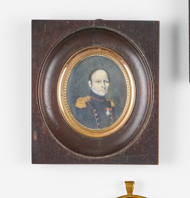 MINIATURE ovale représentant un portrait...