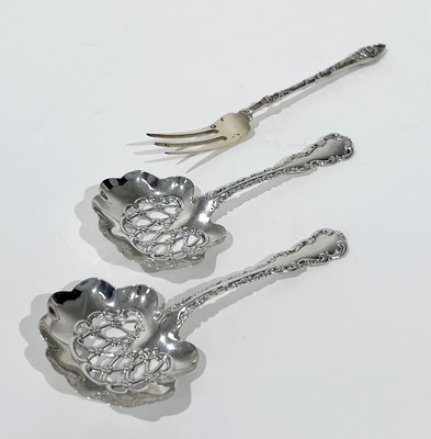 PAIRE DE PETITES CUILLERES à saupoudrer en...