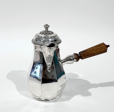 CHOCOLATIÈRE en argent (950) de forme balustre...