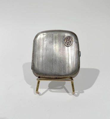 ÉTUI A CIGARETTES en argent (950) à décor...