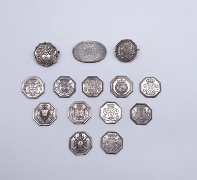 QUATORZE JETONS en argent divers, XVIIIe...