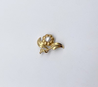 BROCHE FLEUR en or (750) poli et amati sertie...