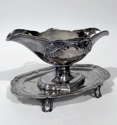 SAUCIERE double, sur présentoir, en argent...